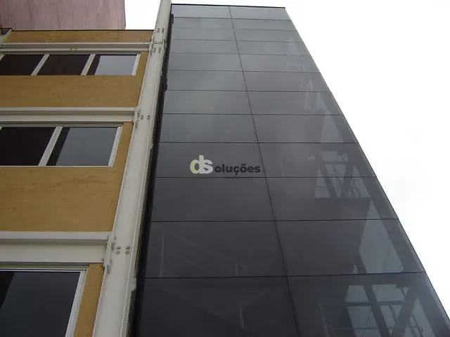 Prédio à venda ou para alugar, no bairro Barra Funda em São Paulo