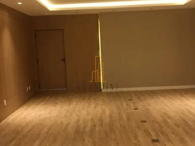 Prédio com 675m², à venda ou para alugar, no bairro Batistini em São Bernardo do Campo
