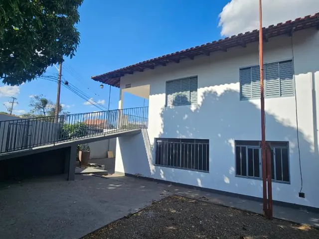 Prédio com 294m² 3 quartos e 2 banheiros, à venda, no bairro Vila Ipiranga em Londrina