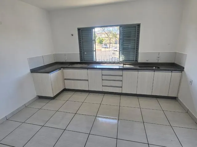 Prédio com 294m² 3 quartos e 2 banheiros, à venda, no bairro Vila Ipiranga em Londrina