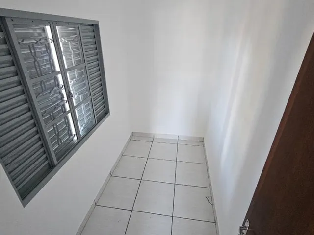 Prédio com 294m² 3 quartos e 2 banheiros, à venda, no bairro Vila Ipiranga em Londrina