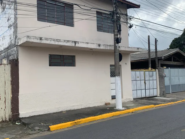 Prédio com 300m², à venda, no bairro Jardim Rosely em Pindamonhangaba