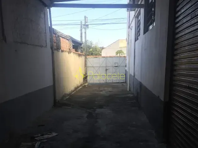 Prédio com 300m², à venda, no bairro Jardim Rosely em Pindamonhangaba