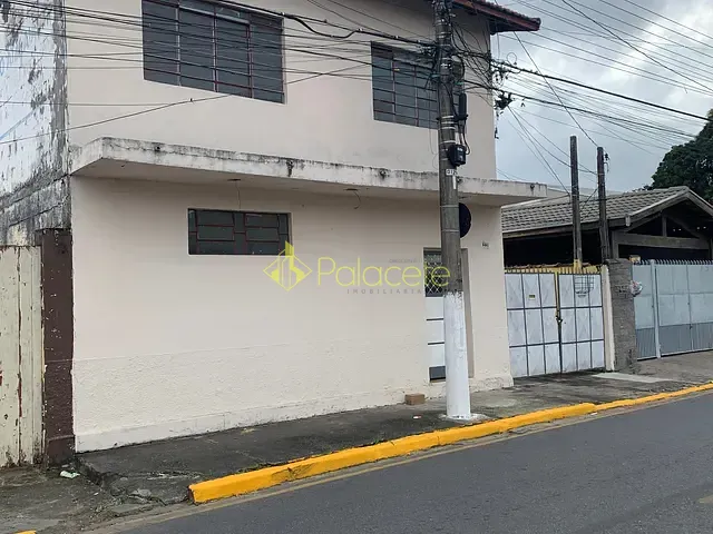 Prédio com 300m², à venda, no bairro Jardim Rosely em Pindamonhangaba