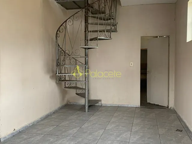 Prédio com 300m², à venda, no bairro Jardim Rosely em Pindamonhangaba