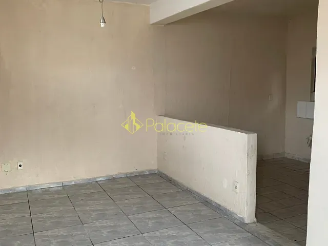 Prédio com 300m², à venda, no bairro Jardim Rosely em Pindamonhangaba