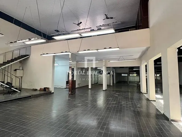 Prédio com 858m², à venda ou para alugar, no bairro Centro em Bragança Paulista