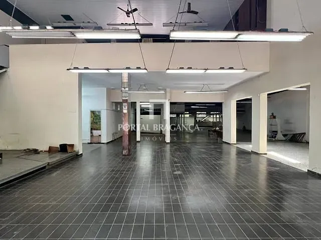 Prédio com 858m², à venda ou para alugar, no bairro Centro em Bragança Paulista