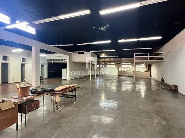 Prédio com 858m², à venda ou para alugar, no bairro Centro em Bragança Paulista