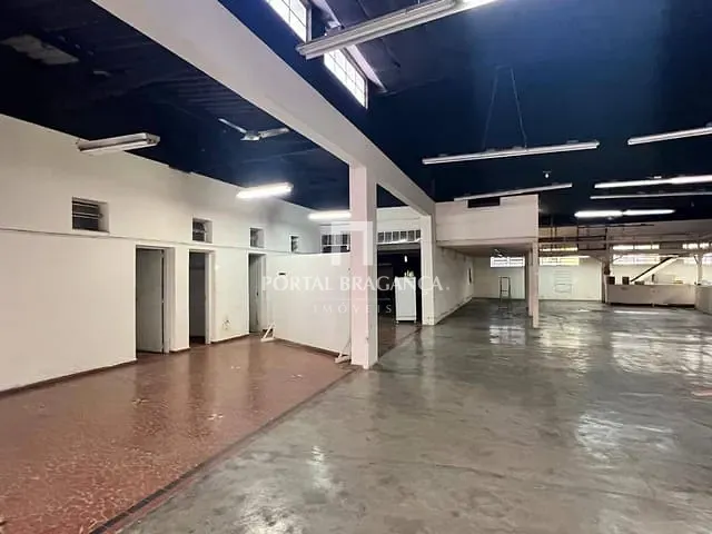 Prédio com 858m², à venda ou para alugar, no bairro Centro em Bragança Paulista