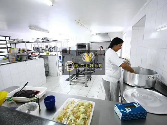 Prédio com 899m², para alugar, no bairro Vila Antonina em São Paulo