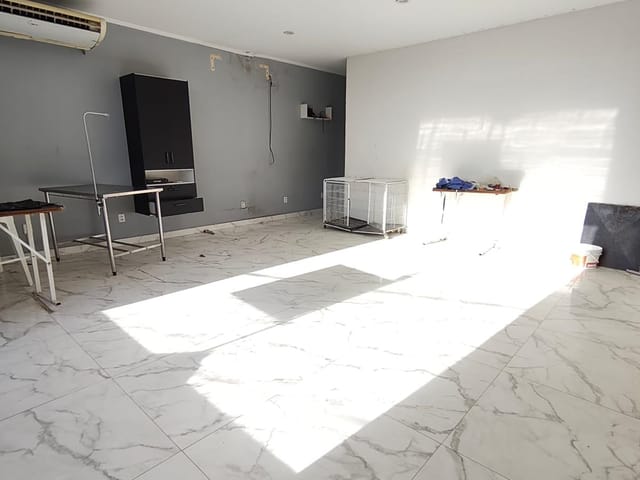 Prédio para alugar, no bairro Luzia em Aracaju