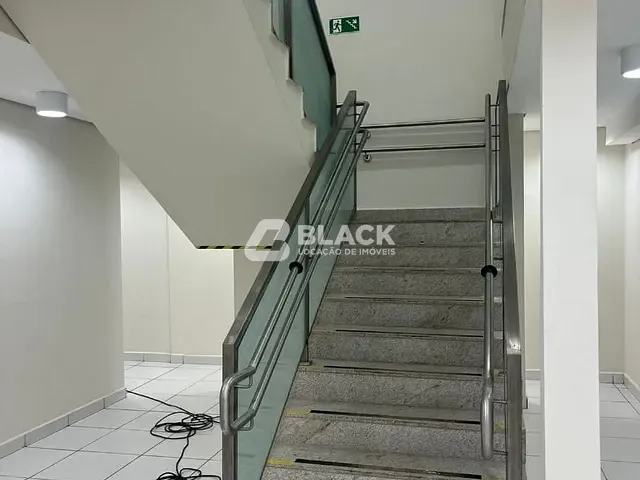 Prédio com 1200m², à venda ou para alugar, no bairro Wanel Ville em Sorocaba