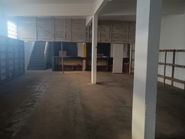 Prédio com 560m², para alugar, no bairro Parque Guarus em Campos dos Goytacazes