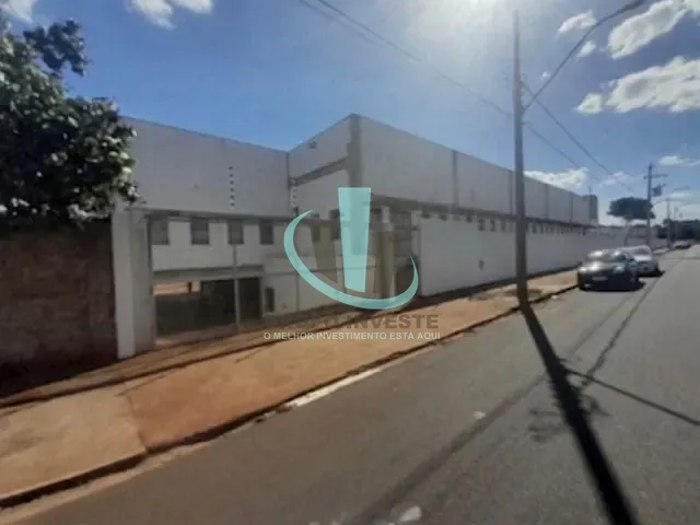 Prédio com 5464m², para alugar, no bairro Parque Laranjeiras em Araraquara