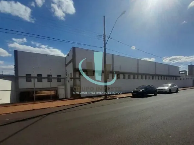 Prédio com 5464m², para alugar, no bairro Parque Laranjeiras em Araraquara