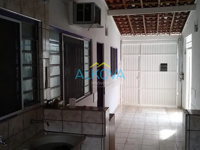 Prédio com 256m², à venda, no bairro Jardim das Indústrias em São José dos Campos