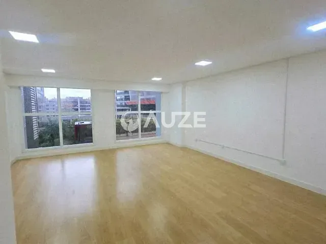 Prédio com 40m², para alugar, no bairro Vila Izabel em Curitiba