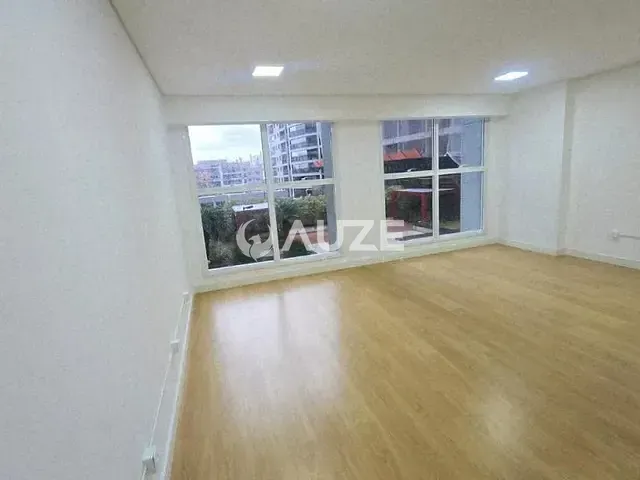 Prédio com 40m², para alugar, no bairro Vila Izabel em Curitiba