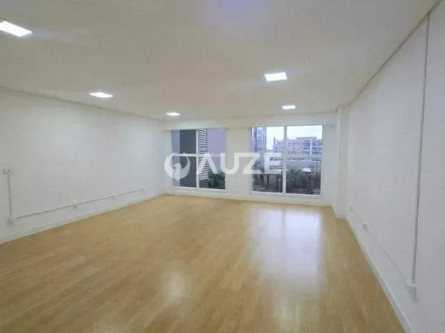 Prédio com 40m², para alugar, no bairro Vila Izabel em Curitiba