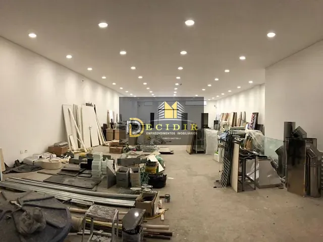 Prédio com 700m², para alugar, no bairro Vila Ré em São Paulo