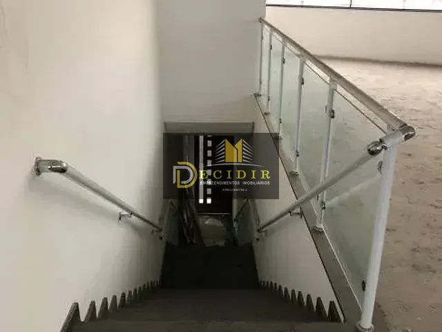 Prédio com 700m², para alugar, no bairro Vila Ré em São Paulo