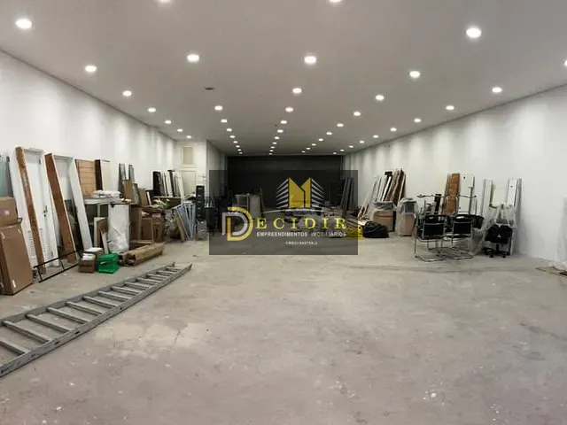 Prédio com 700m², para alugar, no bairro Vila Ré em São Paulo