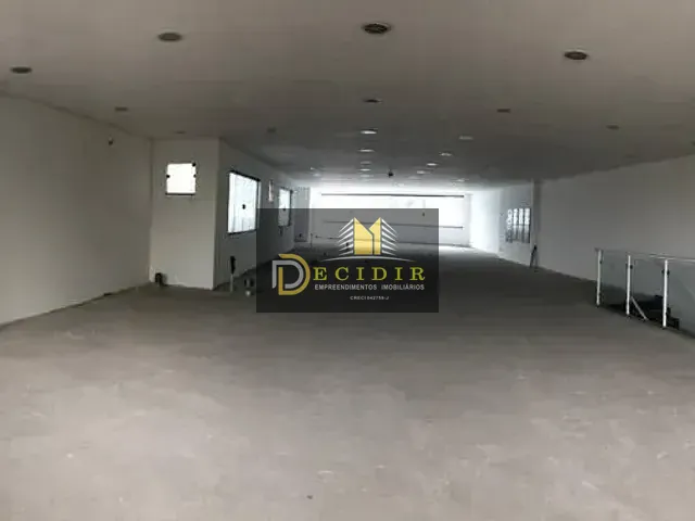 Prédio com 700m², para alugar, no bairro Vila Ré em São Paulo