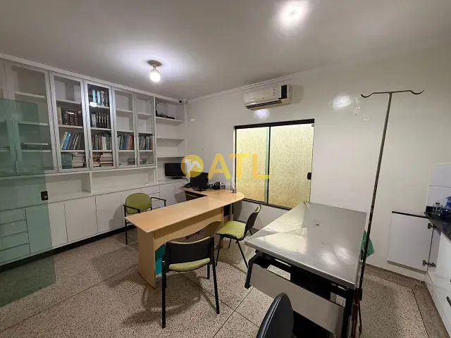 Prédio com 242m², para alugar, no bairro Vila Moraes em Ourinhos