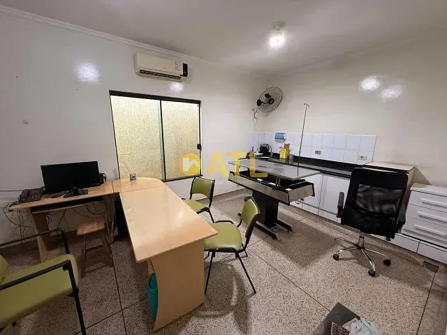 Prédio com 242m², para alugar, no bairro Vila Moraes em Ourinhos