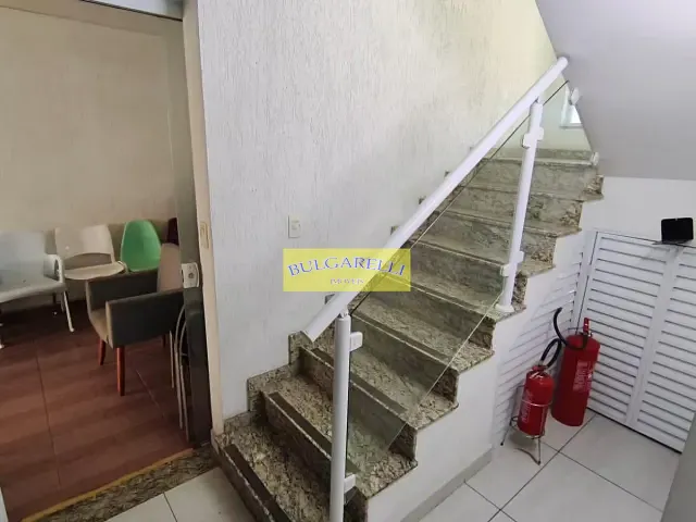 Prédio com 300m², para alugar, no bairro Jardim Ana Maria em Jundiaí