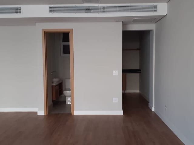 Conjunto comercial com 200m², à venda, no bairro Centro em São Paulo