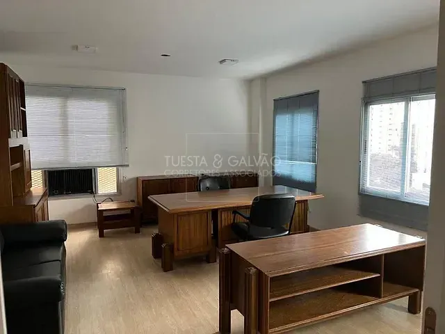 Prédio para alugar, no bairro Centro Cívico em Curitiba