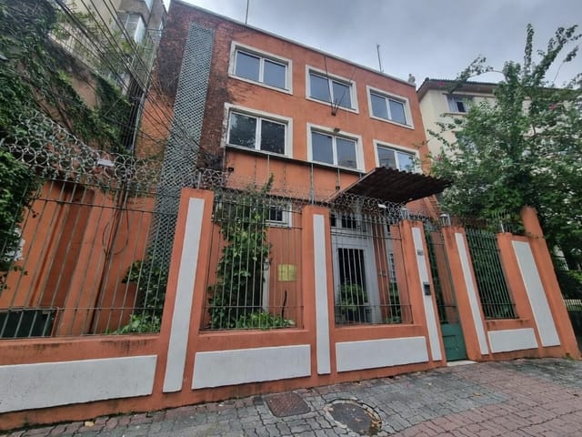 Prédio com 900m², para alugar, no bairro Freguesia (Jacarepaguá) em Rio de Janeiro