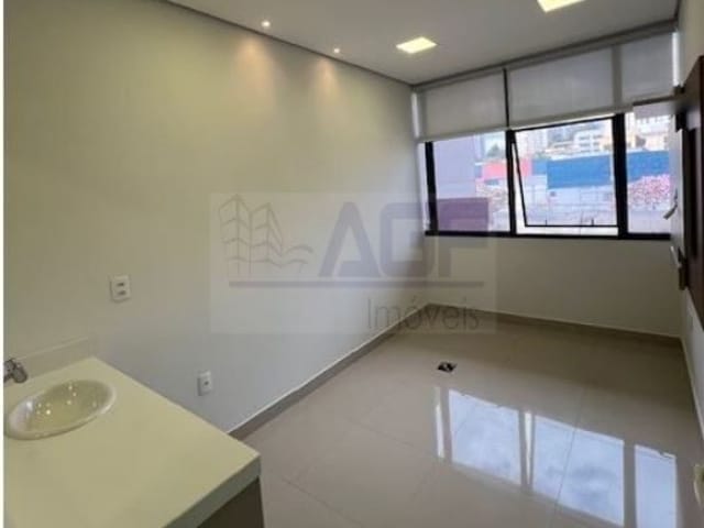Prédio com 261m², para alugar, no bairro Centro em Diadema