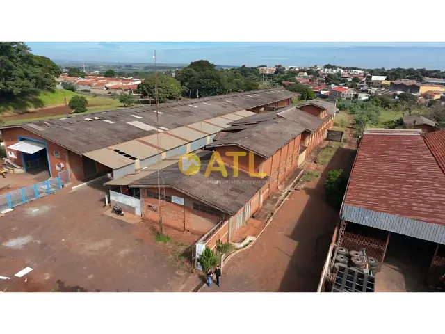 Prédio com 1000m², para alugar, no bairro Vila São Luiz em Ourinhos