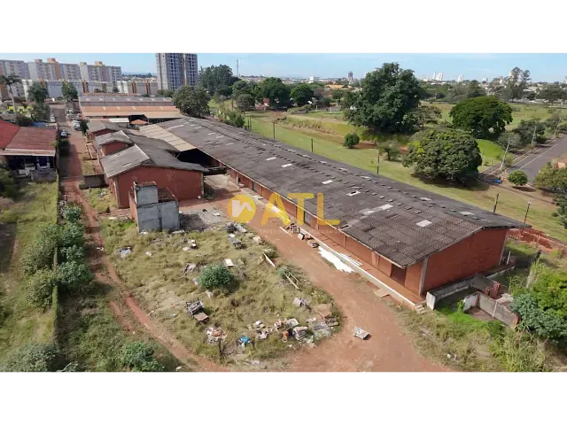 Prédio com 1000m², para alugar, no bairro Vila São Luiz em Ourinhos