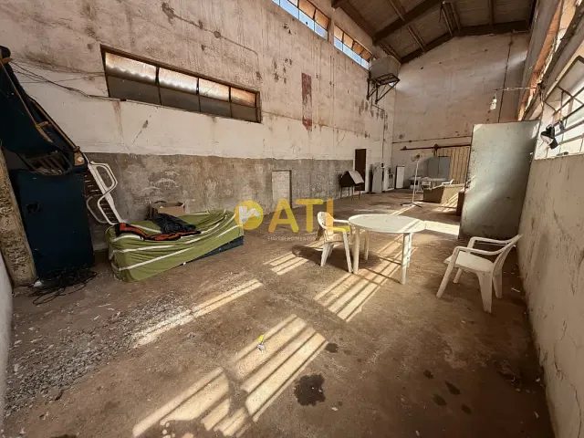 Prédio com 1000m², para alugar, no bairro Vila São Luiz em Ourinhos