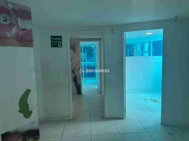 Prédio à venda ou para alugar, no bairro Pinheiros em São Paulo
