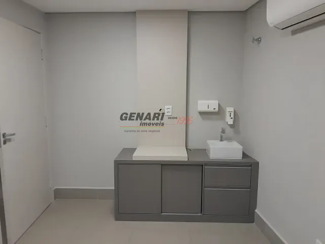 Prédio com 242m², para alugar, no bairro Vila Almeida em Indaiatuba