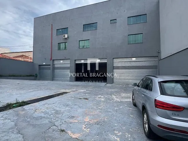 Prédio à venda ou para alugar, no bairro Centro em Bragança Paulista