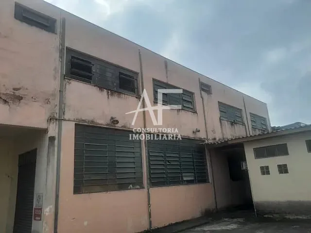 Prédio à venda, no bairro Parque São Benedito em Pindamonhangaba
