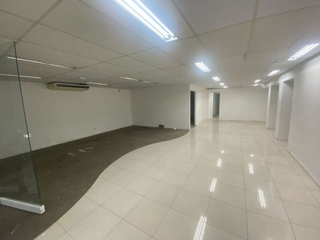 Prédio com 341m², à venda, no bairro Cambuci em São Paulo