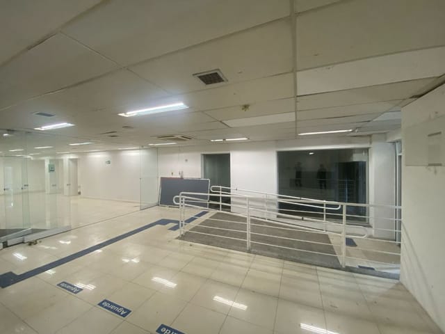 Prédio com 341m², à venda, no bairro Cambuci em São Paulo