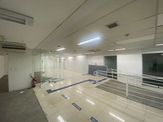 Prédio com 341m², à venda, no bairro Cambuci em São Paulo
