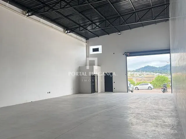 Prédio com 300m², para alugar, no bairro Jardim São José em Bragança Paulista