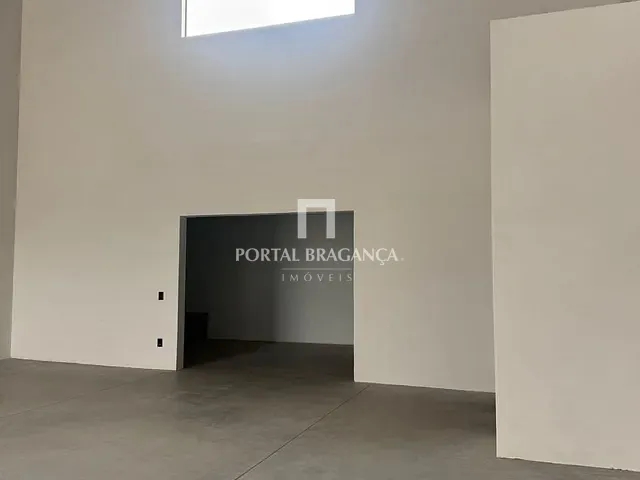 Prédio com 300m², para alugar, no bairro Jardim São José em Bragança Paulista