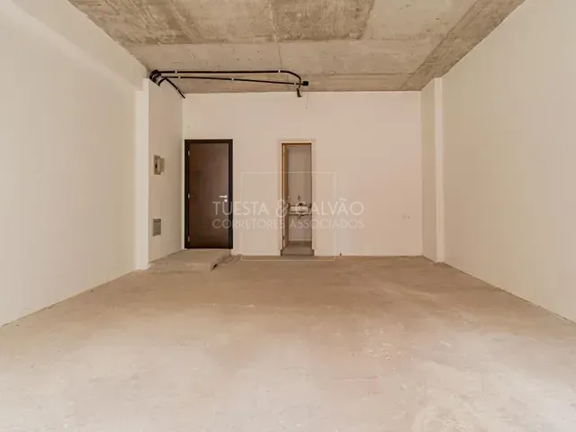 Prédio com 63m², à venda, no bairro Centro em Curitiba