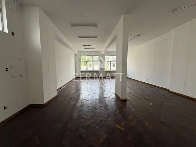 Sala com 260m², para alugar, no bairro Centro em Blumenau