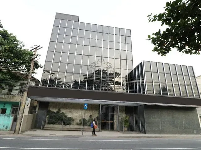 Prédio com 3500m², à venda, no bairro Benfica em Rio de Janeiro